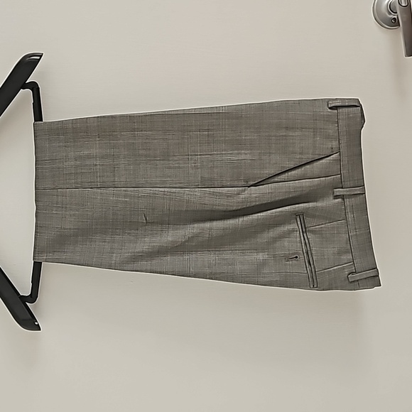 Express Men's Suit - Picture 15 of 16